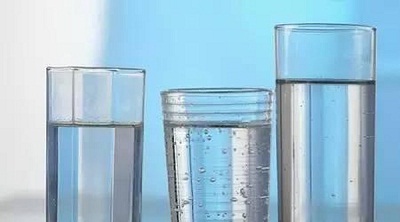Cách chọn cốc uống nước để không uống hóa chất độc hại vào người