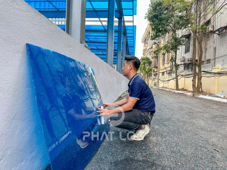 Cách lắp đặt Mái che Polycarbonate đúng cách