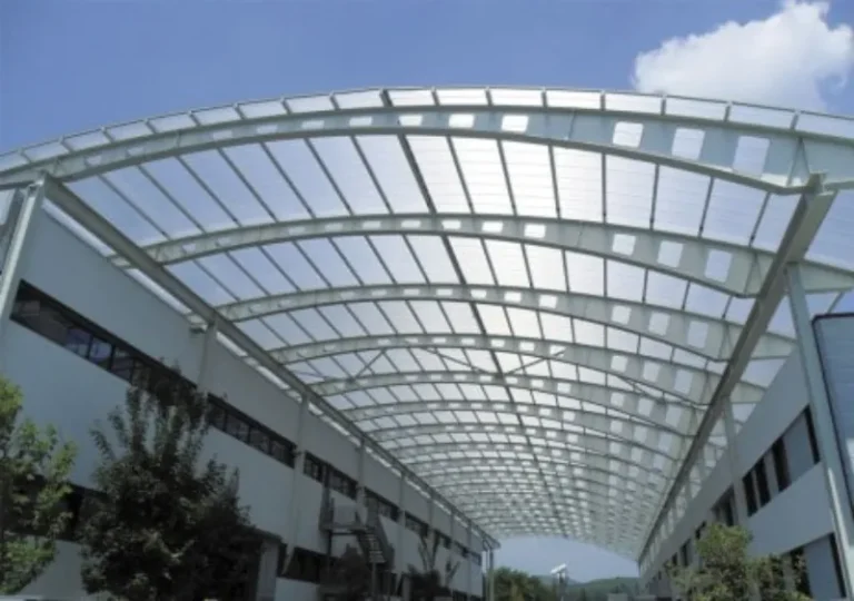 Tôn nhựa lấy sáng Polycarbonate cho mái công trình khu công nghiệp