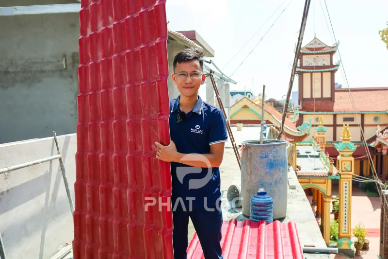 So sánh chi phí lợp mái: tôn giả ngói vs ngói thật