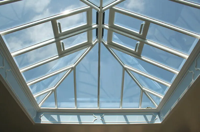 Tôn nhựa trong suốt Polycarbonate ứng dụng cho giếng trời