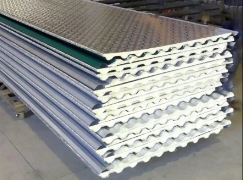 Tôn PU 3 lớp (Tôn + Xốp PU + Giấy bạc)