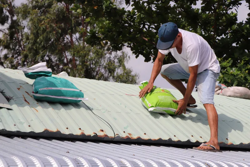 Tổng Hợp 12 Giải Pháp Chống Bão Cho Nhà Mái Tôn – Không Lo Tốc Mái!