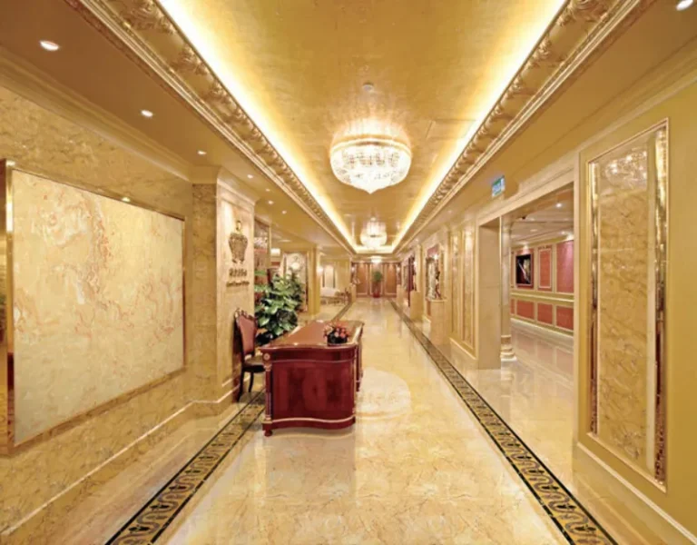 Ốp tường hành lang khách sạn, resort – Tính thẩm mỹ cao