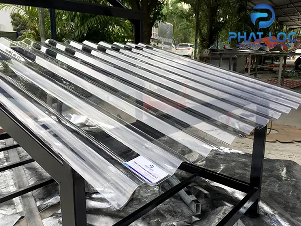 Tấm polycarbonate dạng sóng