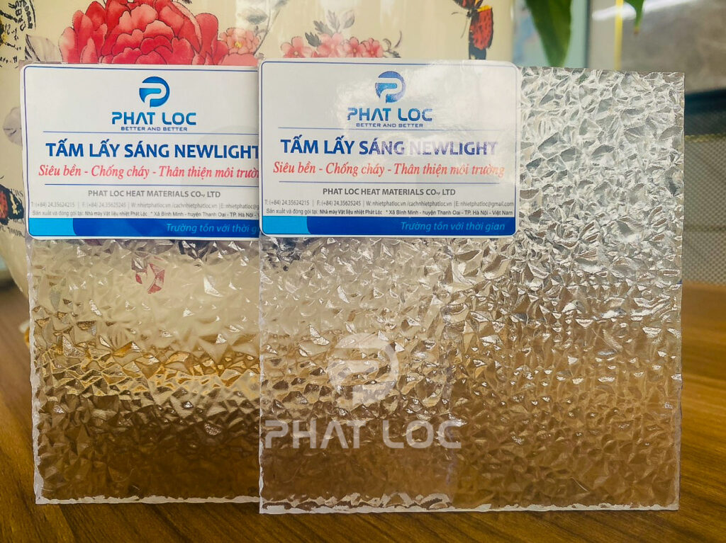 Tấm polycarbonate sần – Chống chói, tăng riêng tư