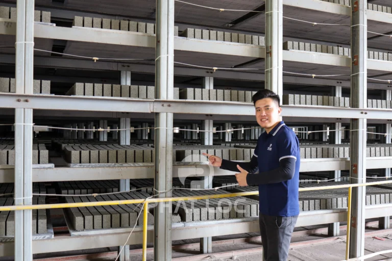 Dự án 1: Cung cấp 1.000 tấm pallet nhựa PVC kỹ thuật cho xưởng gạch tại Thái Bình