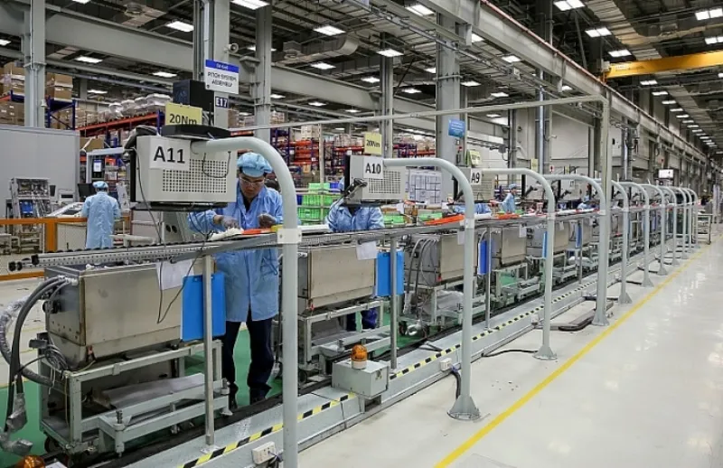 So sánh kỹ thuật: Nhựa Tritan và PP – Loại nào phù hợp với nhà máy của bạn?