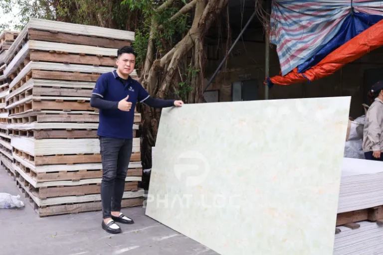 Ưu điểm của tấm PVC vân đá ốp bếp