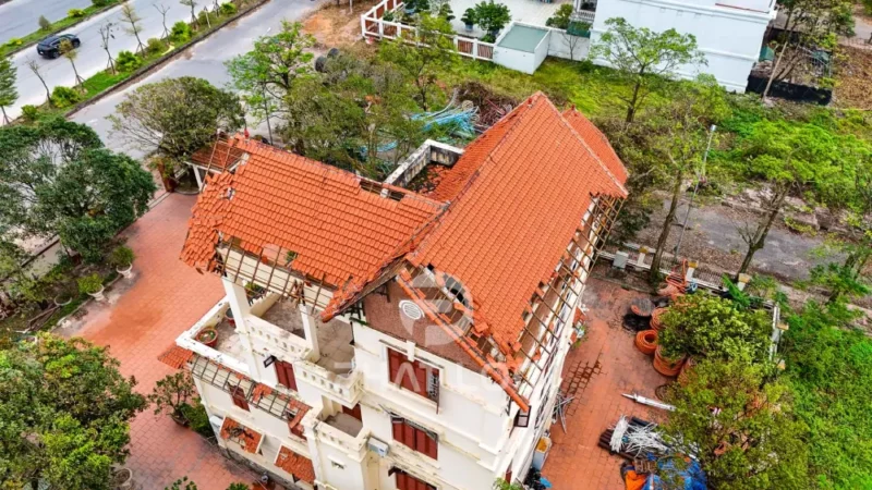 Nguyên nhân phổ biến khiến mái ngói bị dột?