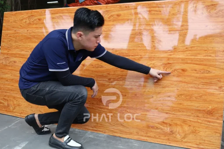 Ưu điểm khi sử dụng Tấm PVC vân gỗ ốp tường