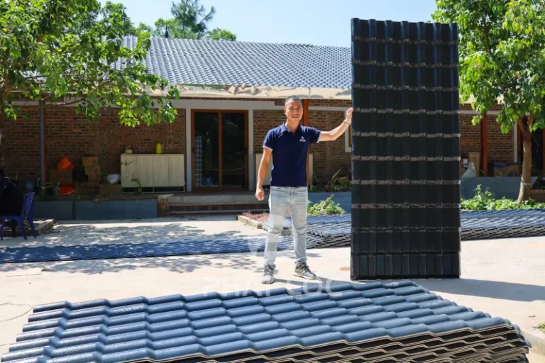 Các loại độ dày & cách chọn ngói nhựa màu xám đen phù hợp