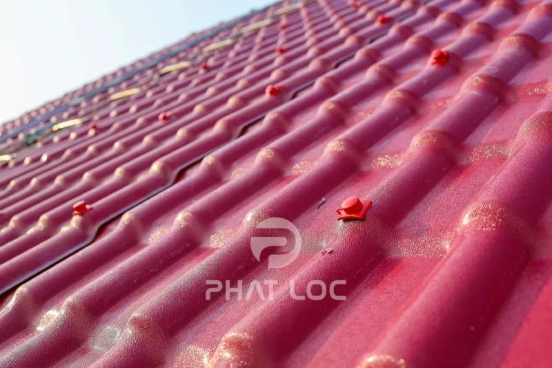 Nhược điểm & Lưu ý khi sử dụng Ngói nhựa màu đỏ PVC/ASA