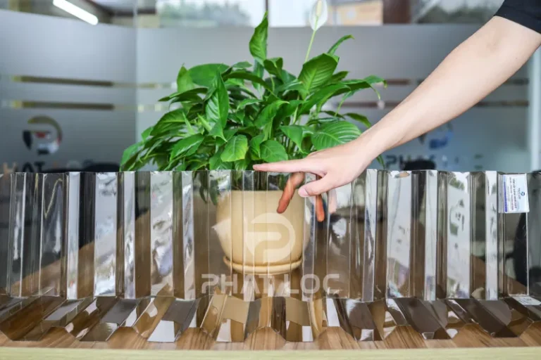 Các phân khúc giá tấm lợp lấy sáng Polycarbonate sóng