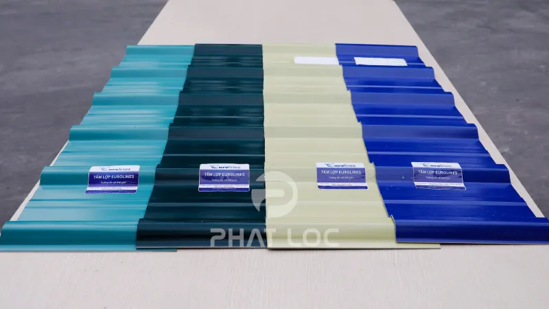 Các yếu tố ảnh hưởng đến giá tôn nhựa màu xanh PVC/ASA