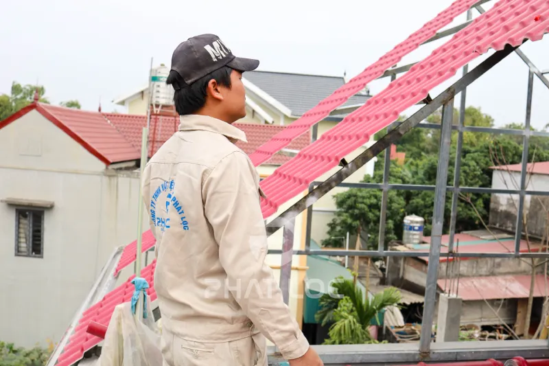 Cập Nhật Giá Tôn Ngựa Giả Ngói PVC/ASA 2.5–3.0mm Tháng 10 – Ưu Đãi Sỉ/Lẻ, Chiết Khấu 20% 5 Công Ty Tnhh Vật Liệu Nhiệt Phát Lộc Cách nhận báo giá Tôn nhựa giả ngói PVC/ASA chính xác cho công trình