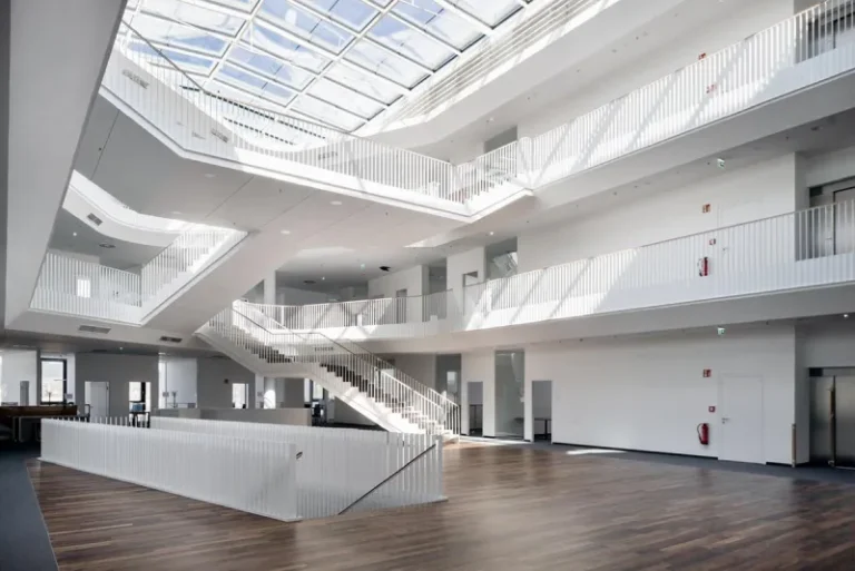 Cập Nhật Bảng Giá Tấm Polycarbonate Trong Suốt 0.8–10mm, 5–11 Sóng | Tháng 11/2025 6 Công Ty Tnhh Vật Liệu Nhiệt Phát Lộc Câu hỏi thường gặp & giải đáp nhanh về Tấm Polycarbonate Trong Suốt