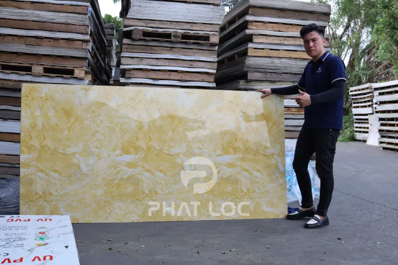 So sánh giá Tấm ốp tường PVC vân đá Phát Lộc trên thị trường