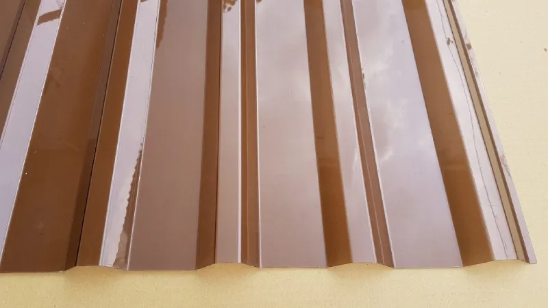 So sánh giá Tấm Poly màu trà Phát Lộc với thị trường