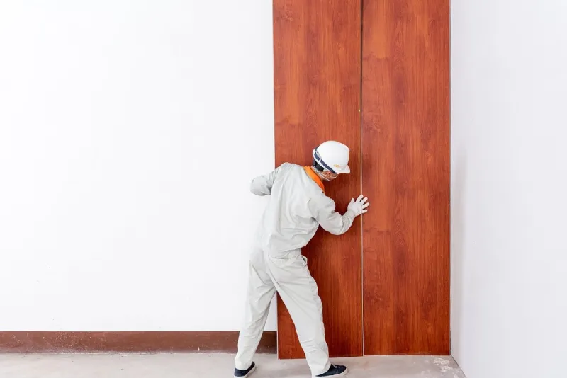 So sánh nhanh: Tấm nhựa ốp tường PVC và vật liệu truyền thống