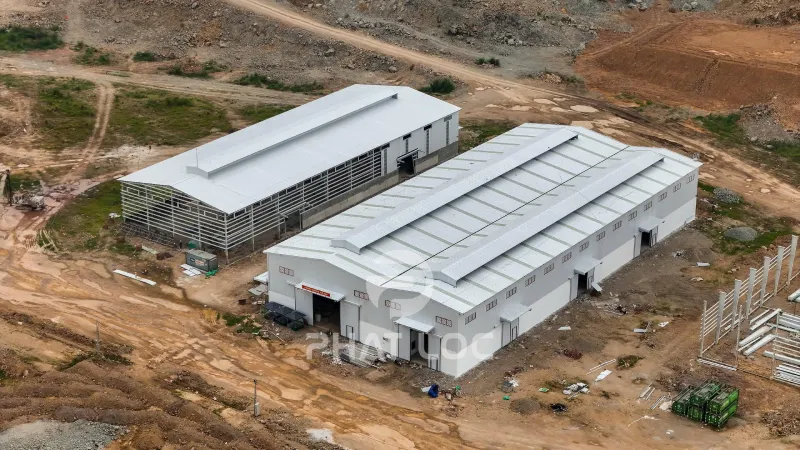 Hướng Dẫn Mua Tôn Nhựa Cho Dự Án: Lưu Ý Quan Trọng Cho Nhà Máy & Công Trình Lớn 7 Công Ty Tnhh Vật Liệu Nhiệt Phát Lộc Kho bãi – logistics: Ưu tiên khổ lớn, thi công nhanh