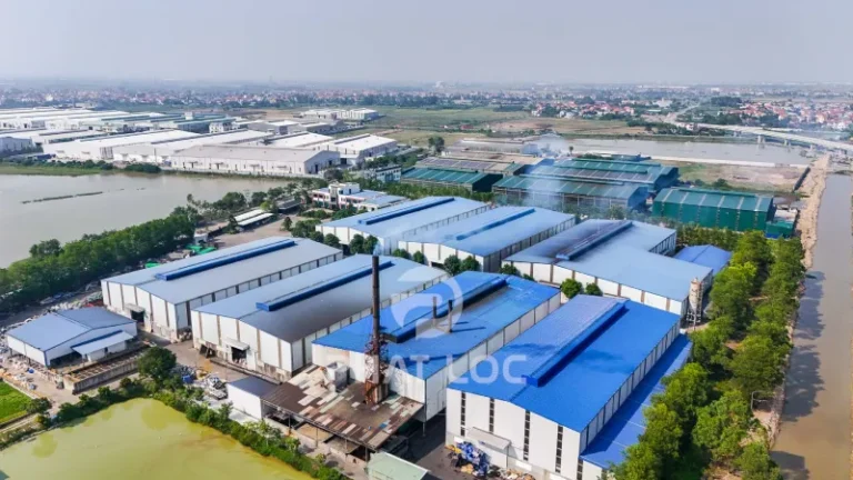 Hiệu Quả Của Tôn Nhựa Chống Ăn Mòn Trong Nhà Máy và Môi Trường Công Nghiệp 6 Công Ty Tnhh Vật Liệu Nhiệt Phát Lộc Khu công nghiệp ven biển