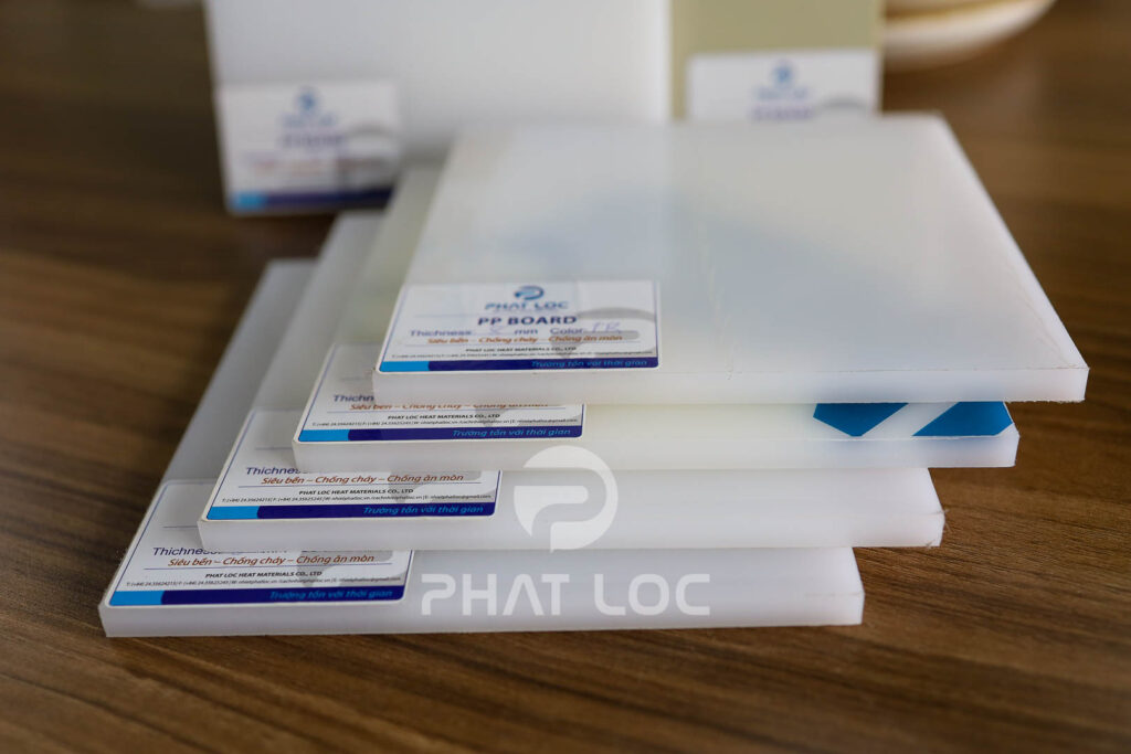 Lợi Thế Khi Sử Dụng PP Từ Nhà Sản Xuất Cho Doanh Nghiệp và Nhà Máy 3 Công Ty Tnhh Vật Liệu Nhiệt Phát Lộc So sánh mua tấm nhựa PP từ nhà sản xuất và đại lý