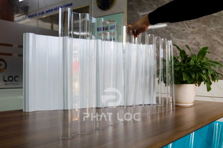 Báo Giá Tôn Nhựa Trong Suốt Giá Rẻ 2026 | Mua Từ Nhà Máy – Gia Công & Giao Hàng Toàn Quốc 4 Công Ty Tnhh Vật Liệu Nhiệt Phát Lộc Cách chọn Tôn Nhựa Trong Suốt Giá Rẻ bền 10–15 năm