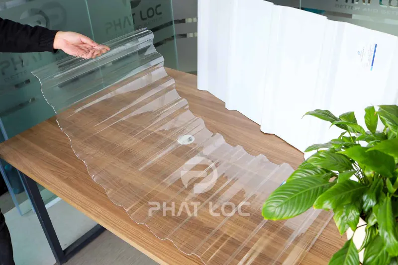 Báo Giá Tôn Lấy Sáng 9 Sóng Polycarbonate 2026 | Độ Dày 0.8–2mm – Gia Công Theo Công Trình 1 Công Ty Tnhh Vật Liệu Nhiệt Phát Lộc Giá Tôn Lấy Sáng 9 Sóng 2026 được tính ra sao?