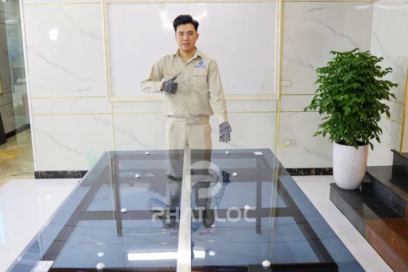 Cập Nhật Giá Poly Đặc 3mm 2026 – Cắt Theo Bản Vẽ, Lắp Đặt Chuẩn Kỹ Thuật 7 Công Ty Tnhh Vật Liệu Nhiệt Phát Lộc So Sánh Nhanh: Poly Đặc 3mm, Kính & Mica