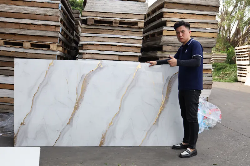 So Sánh Giá Tấm Nhựa PVC Ốp Tường 2025 – 2026 Chi Tiết 2 Công Ty Tnhh Vật Liệu Nhiệt Phát Lộc Biến Động Kinh Tế Ảnh Hưởng Đến Giá Tấm Nhựa PVC