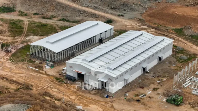 Tôn Nhựa Trắng 2026: Loại Công Trình Nào Nên Sử Dụng? 2 Công Ty Tnhh Vật Liệu Nhiệt Phát Lộc Môi trường khắc nghiệt