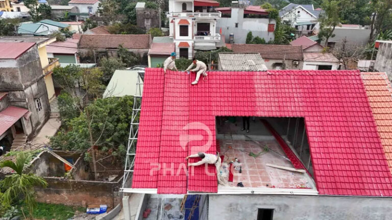 Ngói Nhựa Đỏ 2026: Loại Công Trình Nào Nên Sử Dụng? 2 Công Ty Tnhh Vật Liệu Nhiệt Phát Lộc Nhà ở, biệt thự