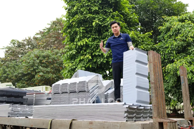 Cập Nhật Giá Tôn Nhựa 2.5 mm Lợp Nhà Dân Dụng Tháng 04/2026 1 Công Ty Tnhh Vật Liệu Nhiệt Phát Lộc Biến Động Giá Tôn Nhựa 2.5mm 2026: Vì Sao Tăng?