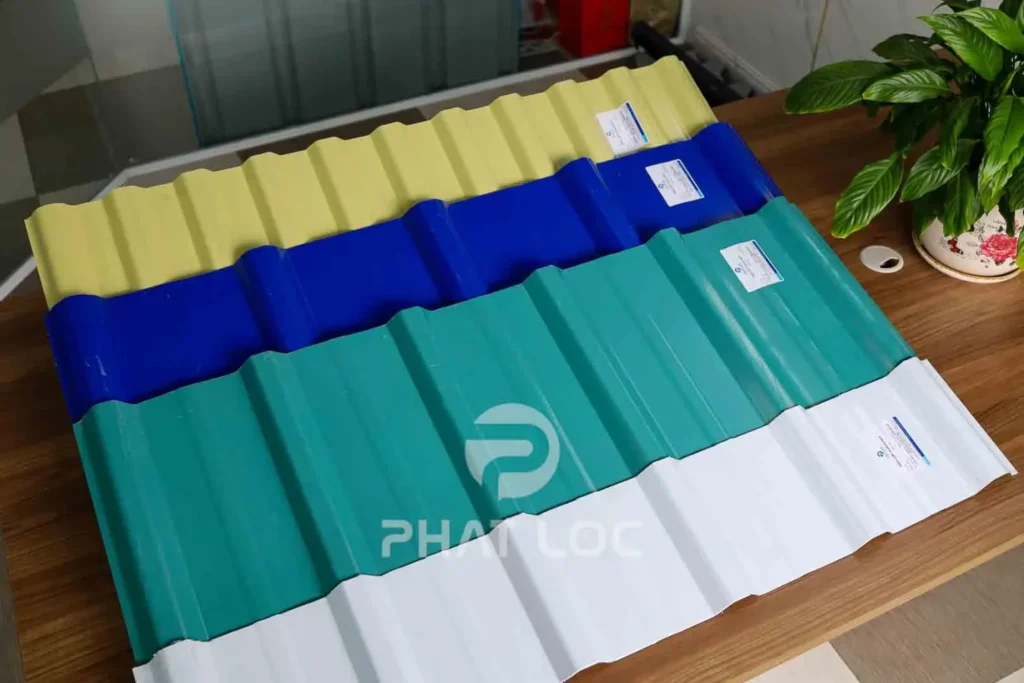 Cập Nhật Giá Tôn Nhựa 2.5 mm Lợp Nhà Dân Dụng Tháng 04/2026 4 Công Ty Tnhh Vật Liệu Nhiệt Phát Lộc Các Kiểu Tôn Nhựa 2.5 mm & Ảnh Hưởng Đến Giá