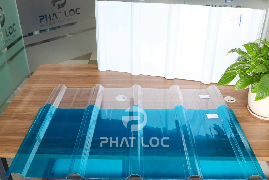 Cập Nhật Giá Polycarbonate 5 Sóng Lợp Mái Nhà Xưởng Tháng 05/2026 Mới Nhất 1 Công Ty Tnhh Vật Liệu Nhiệt Phát Lộc Vì Sao Giá Polycarbonate 5 Sóng Tăng Mạnh?