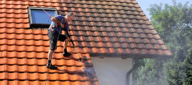 5+ Cách Vệ Sinh Mái Ngói Cũ Hiệu Quả, Dễ Thực Hiện Tại Nhà 2 Công Ty Tnhh Vật Liệu Nhiệt Phát Lộc Vệ Sinh Mái Ngói Bằng Máy Xịt Áp Lực Cao
