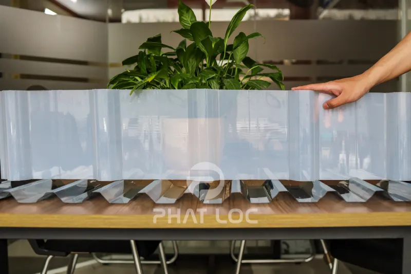 Cập Nhật Giá Polycarbonate 5 Sóng Lợp Mái Nhà Xưởng Tháng 05/2026 Mới Nhất 3 Công Ty Tnhh Vật Liệu Nhiệt Phát Lộc Vì Sao Polycarbonate 5 Sóng Giá Cao Vẫn Được Ưa Chuộng?