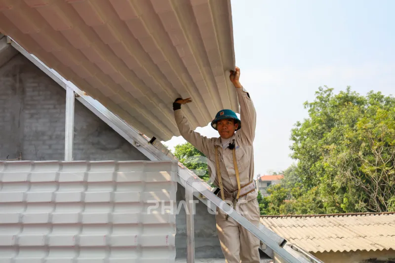 Tiền Công Lợp Mái Ngói Nhà Ở, Biệt Thự Bao Nhiêu? Cập Nhật Giá 2026 5 Công Ty Tnhh Vật Liệu Nhiệt Phát Lộc Những Sai Lầm Thường Gặp Khi Chọn Đơn Vị Thi Công Mái Ngói Giá Rẻ