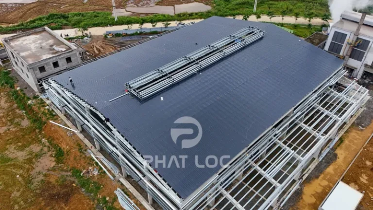 Cập Nhật Giá Tôn Nhựa Đen Tháng 6/2026 – Ưu Đãi Hấp Dẫn Cho Mọi Công Trình 1 Công Ty Tnhh Vật Liệu Nhiệt Phát Lộc Vì sao tháng 6/2026 thích hợp để mua tôn nhựa đen?