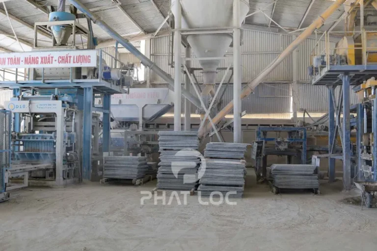 Nhà Máy Gạch Không Nung: Những Hạng Mục Cần Chuẩn Bị Để Vận Hành Hiệu Quả 2 Công Ty Tnhh Vật Liệu Nhiệt Phát Lộc Các thiết bị cần có trong dây chuyền sản xuất Nhà Máy Gạch Không Nung