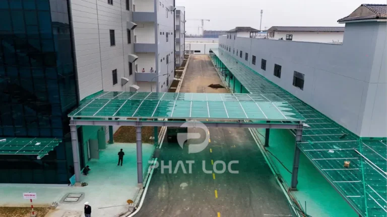 Báo Giá Tấm Poly Đặc Ruột Tháng 6/2026 – Giá Nhà Máy, Ưu Đãi Cho Mọi Công Trình 5 Công Ty Tnhh Vật Liệu Nhiệt Phát Lộc Công trình FDI yêu cầu vật liệu bền bỉ