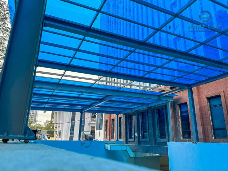 Giá Tấm Polycarbonate Xanh 07/2026 Mới Nhất | Cập Nhật Báo Giá Quý III 4 Công Ty Tnhh Vật Liệu Nhiệt Phát Lộc Nhà xe