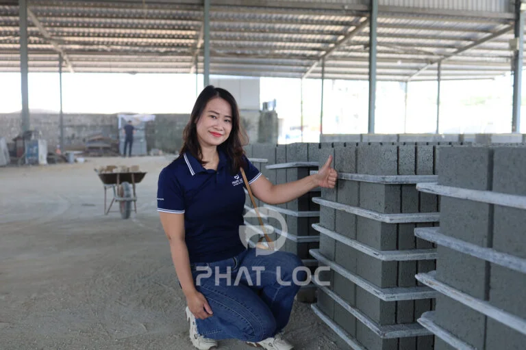 Nhà Máy Gạch Không Nung: Những Hạng Mục Cần Chuẩn Bị Để Vận Hành Hiệu Quả 5 Công Ty Tnhh Vật Liệu Nhiệt Phát Lộc Vì sao nên chọn pallet PVC/PP Phát Lộc cho Nhà Máy Gạch Không Nung?