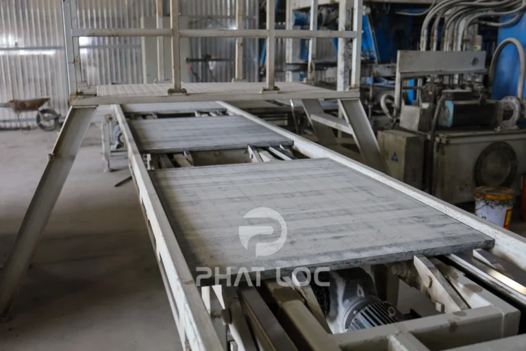 Giá Pallet PVC Tháng 08/2026 Mới Nhất – Ưu Đãi Chiết Khấu Cao Cho Nhà Máy Gạch Không Nung 4 Công Ty Tnhh Vật Liệu Nhiệt Phát Lộc Cách tính tổng chi phí đầu tư Pallet PVC cho nhà máy