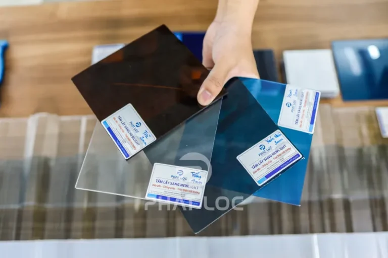 Giá Tấm Nhựa Poly Lấy Sáng Tháng 08/2026 – Báo Giá Mới, Gia Công Theo Yêu Cầu 1 Công Ty Tnhh Vật Liệu Nhiệt Phát Lộc Những yếu tố ảnh hưởng đến Giá Tấm Nhựa Poly